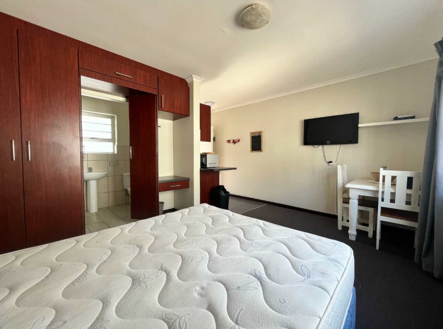 To Let 1 Bedroom Property for Rent in Summerstrand Eastern Cape